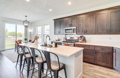 Erda Casa | 6 Mi to Great Salt Lake Mtn-View Retreat!