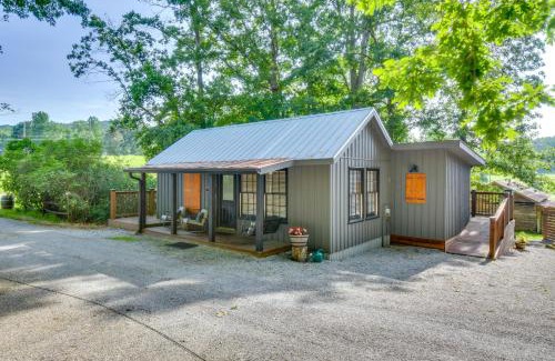 Clarkesville Casa | 6 Mi to Helen Mtn-View Retreat with Hot Tub!