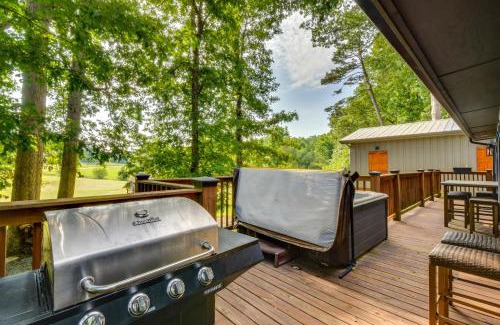 Clarkesville Casa | 6 Mi to Helen Mtn-View Retreat with Hot Tub!