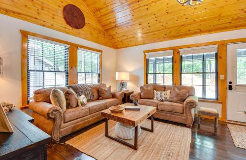 Clarkesville Casa | 6 Mi to Helen Mtn-View Retreat with Hot Tub!