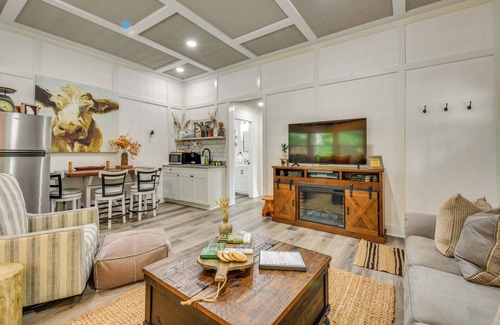 Clarkesville Cabina | 6 Mi to Helen: Romantic Georgia Cottage Hideaway!