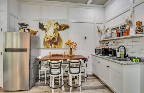 Clarkesville Cabina | 6 Mi to Helen: Romantic Georgia Cottage Hideaway!