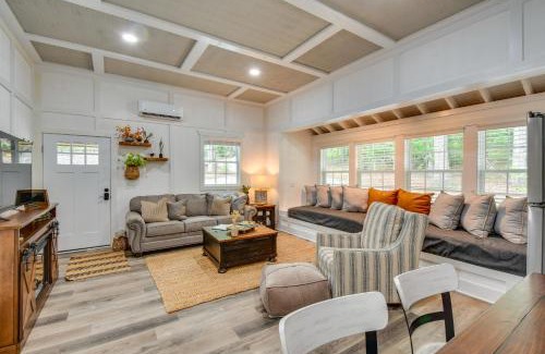 Clarkesville Casa | 6 Mi to Helen Romantic Georgia Cottage Hideaway!