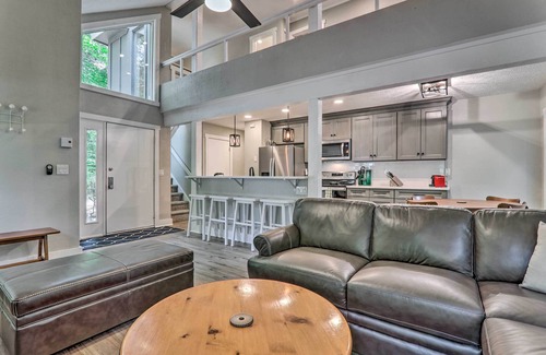 White Haven Casa | 6 Mi to Lake Harmony: Quiet Getaway w/ Deck!