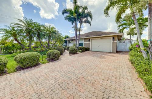 Lake Worth Casa | 6 Mi to Lake Worth Beach Park Home with Fenced Yard