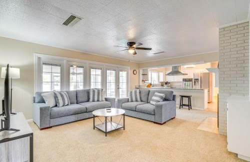 Winter Haven Casa | 6 Mi to Legoland Retreat with Pool and Fenced Yard