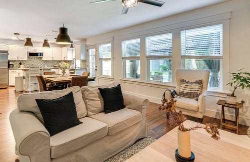 College Park Casa | 6 Mi to Northshore Park: Family Home w/ Pool!