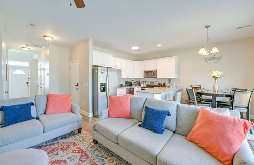 Harrisburg Casa | 6 Mi to PNC Music Pavilion: Concord Townhome
