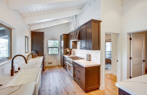 Tahoe Keys Casa | 6 Mi to Slopes: Mtn-View Retreat in Lake Tahoe
