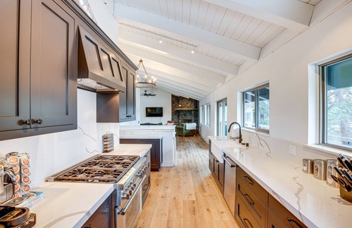 Tahoe Keys Casa | 6 Mi to Slopes: Mtn-View Retreat in Lake Tahoe