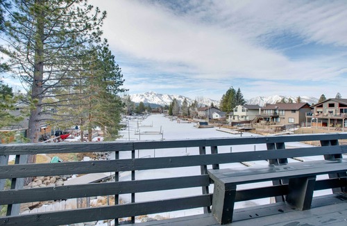Tahoe Keys Casa | 6 Mi to Slopes: Mtn-View Retreat in Lake Tahoe