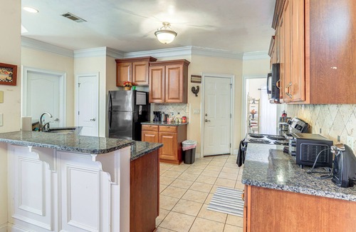 McDonough Casa | 6 Mi to Southern Belle Farm: Home w/ Patio!