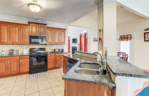 McDonough Casa | 6 Mi to Southern Belle Farm: Home w/ Patio!