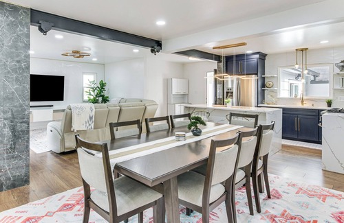 SouthPark Casa | 6 Mi to Spectrum Center: Spacious Getaway w/ Deck