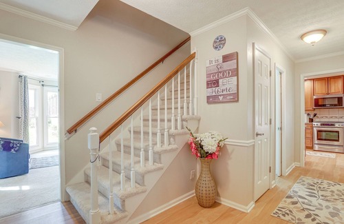Snellville Casa | 6 Mi to Stone Mountain Park: Home w/ Deck!