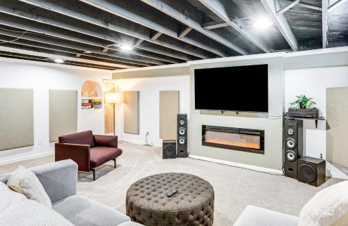 Cudahy Casa | 6 Mi to Summerfest Park Home with Game Room!