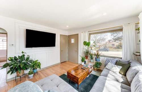 Cudahy Casa | 6 Mi to Summerfest Park Home with Game Room!