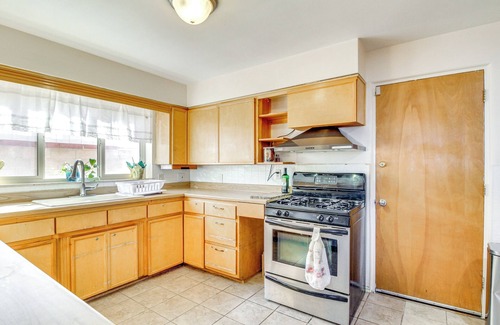 Northwest Heights Casa | 6 Mi to UNM: Albuquerque Family Abode w/ Views!