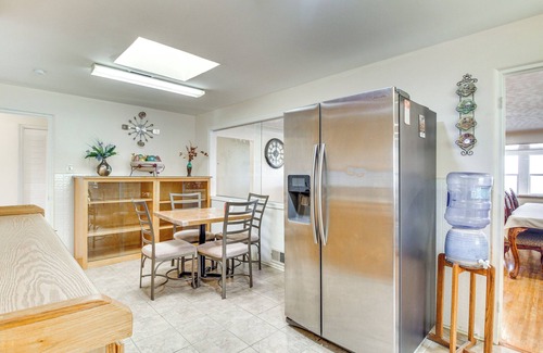 Northwest Heights Casa | 6 Mi to UNM: Albuquerque Family Abode w/ Views!