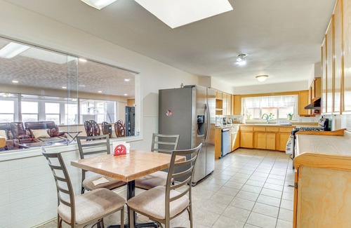 Northwest Heights Casa | 6 Mi to UNM: Albuquerque Family Abode w/ Views!