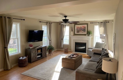 Saratoga Springs Casa | 6 miles to Track, 1 mile to Golf - Full Summer Rentals available by request