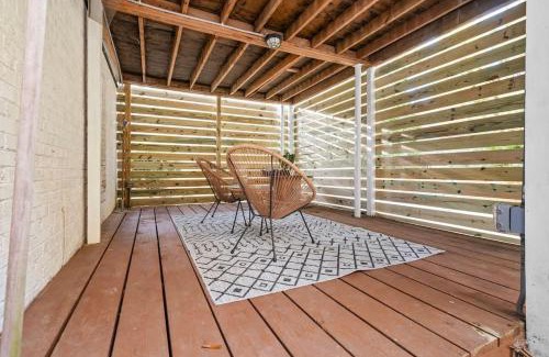 North Raleigh Casa | 6 Min to North Hills - Private deck - In Unit Washer and Dryer