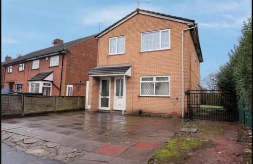 Wolverhampton Apartamento | 6-min Walk to New Cross Parking Long Stay Discounts