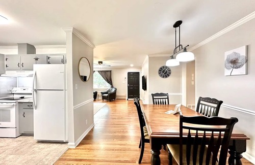 Stone Mountain Casa | 6 Mins to Stone Mtn Park, Outdoor Living & Dining