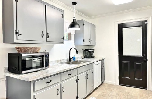 Stone Mountain Casa | 6 Mins to Stone Mtn Park, Outdoor Living & Dining
