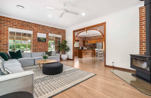 Laffing Waters Casa | *6 Minutes from Bathurst CBD* | "The Estait" Homestead - Laffing Waters Retreat