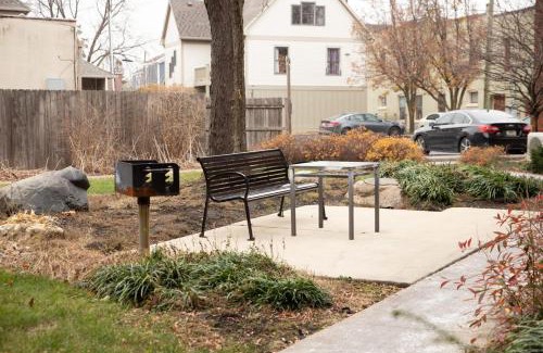 Chatham-Arch Apartamento | 6 modern apts near nightlife & attractions