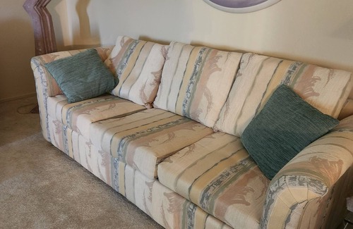 Mesquite Condominio | Travel nurse housing. Quiet, cozy 2/2 near Hawk Ridge. Sleeps 5. Upper level.