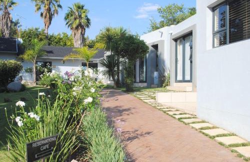 Woodmead Casa | 6 on Morris Guest Lodge