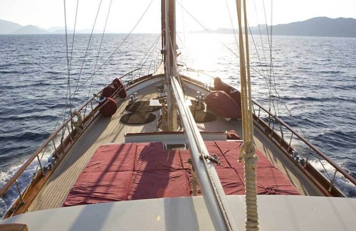 Faralya Alquiler De Eote | Alquiler de Goleta de lujo con capacidad para 6 personas en Göcek, Fethiye | www. Yachttogo. com