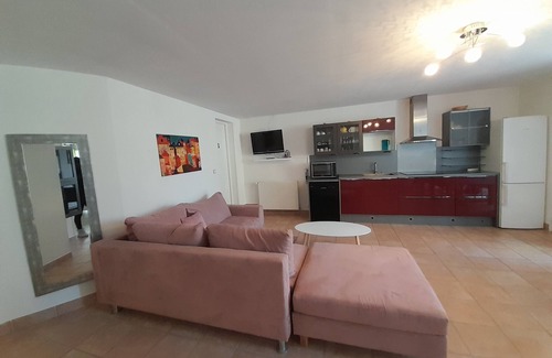 Brantome-en-Perigord Cabaña | Cottage for 6 to 8 people with swimming pool