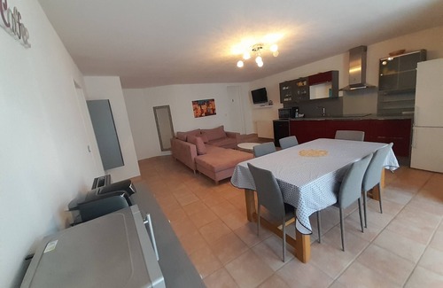 Brantome-en-Perigord Cabaña | Cottage for 6 to 8 people with swimming pool