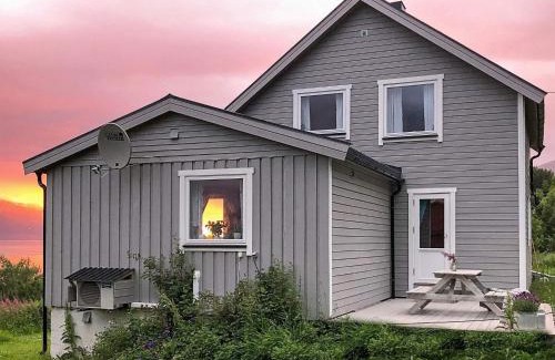 Lyngen Casa | 6 person holiday home in Olderdalen