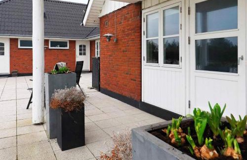 Blavand Strand Casa | 6 person holiday home in Bl vand