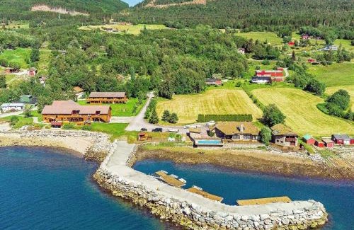 Eidsvag Casa | 6 person holiday home in EIDSVÅG-By Traum