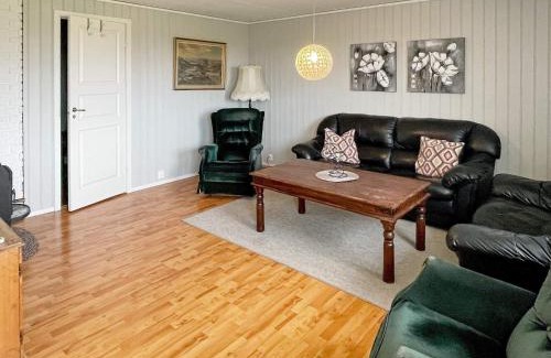 Gjengstoa Apartamento | 6 person holiday home in Farstad-By Traum