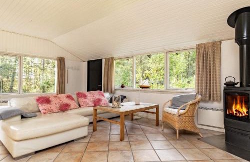 Aalbaek Casa | 6 person holiday home in lb k