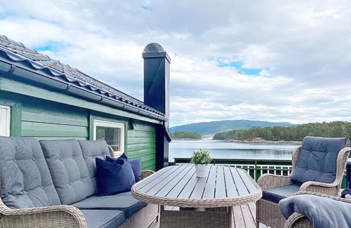 Lindas Casa | 6 person holiday home in LINDÅS