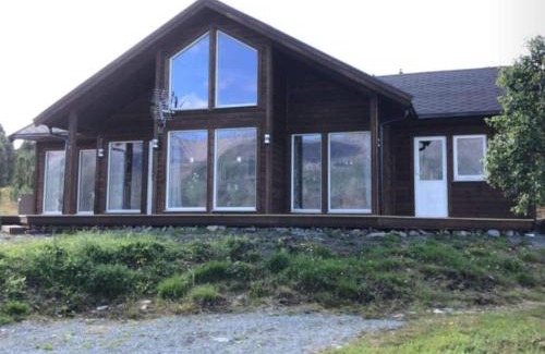 Lyngen Casa | 6 person holiday home in Svensby-By Traum