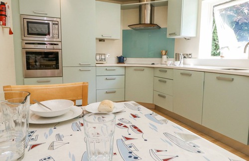 Poole Cabaña | 6 RED SAILS, family friendly, luxury holiday cottage in Sandbanks
