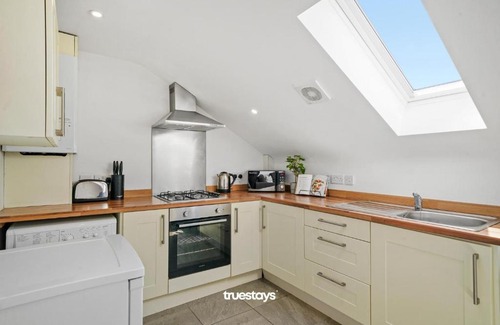 Failsworth Casa | 6 Sarah House by Truestays - 2 Bedroom Apartment - FREE Wifi & Parking