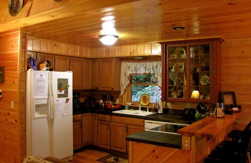 Maggie Valley Cabina | 6 acres aislados / bañera de hidromasaje / mesa de billar / chimenea / chimenea de leña / hamaca / mascotas OK