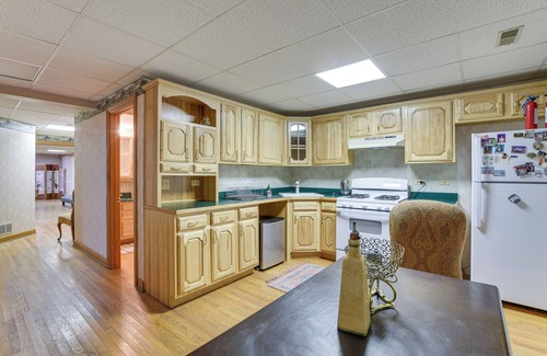 Barrington Hills Casa | 6 Shared Acres, Pool Table: Barrington Hills Apt!