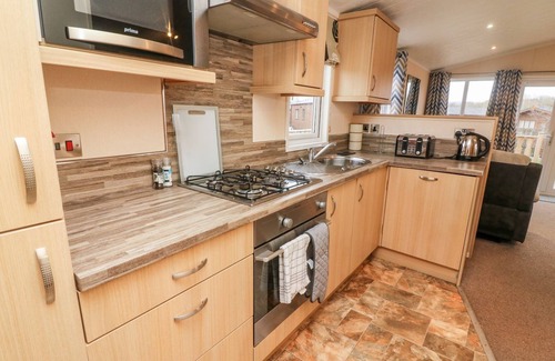 Warton Cabaña | 6 SHERWOOD, pet friendly, character holiday cottage in Tewitfield