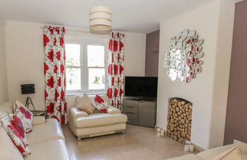 Ozleworth Cabaña | 6 The Chipping, WOTTON-UNDER-EDGE