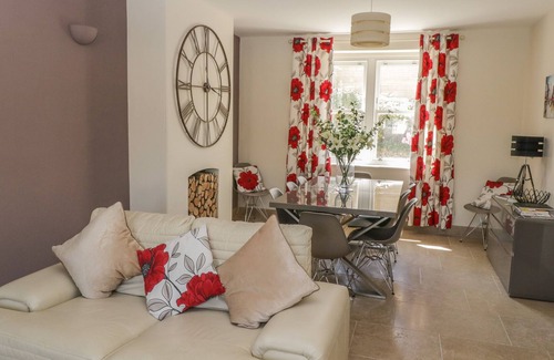 Ozleworth Cabaña | 6 The Chipping, WOTTON-UNDER-EDGE